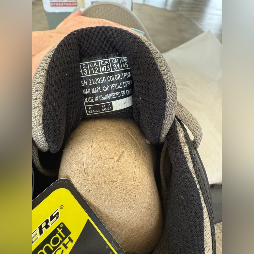 NIB/NWT Men’s Skechers Black and Taupe Walking Sneakers. - Picture 15 of 16